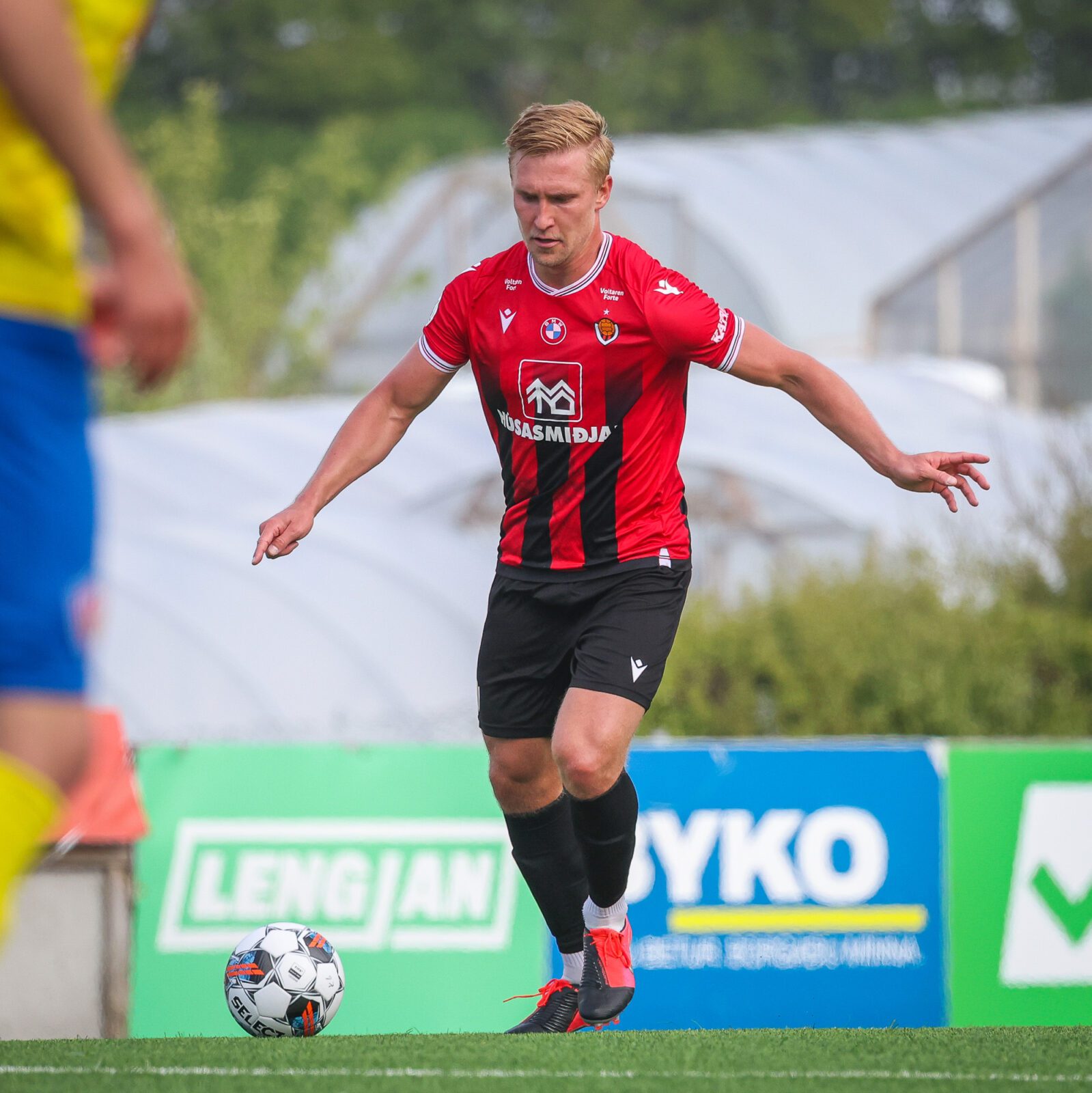 Oliver Ekroth framlengir